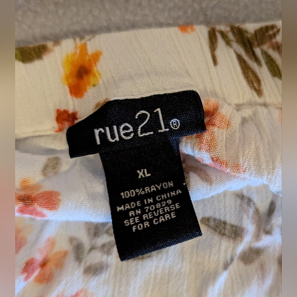 RUE21 XL - White floral off shoulder cropped top! - Picture 4 of 4